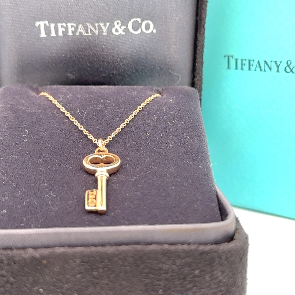 Tiffany & Co Mini Oval Key Pendant - Picture 8 of 10